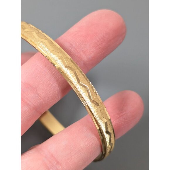 Vintage Monet Bangle Bracelet Gold Tone Textured Zig Zag 8.5" - Picture 7 of 11